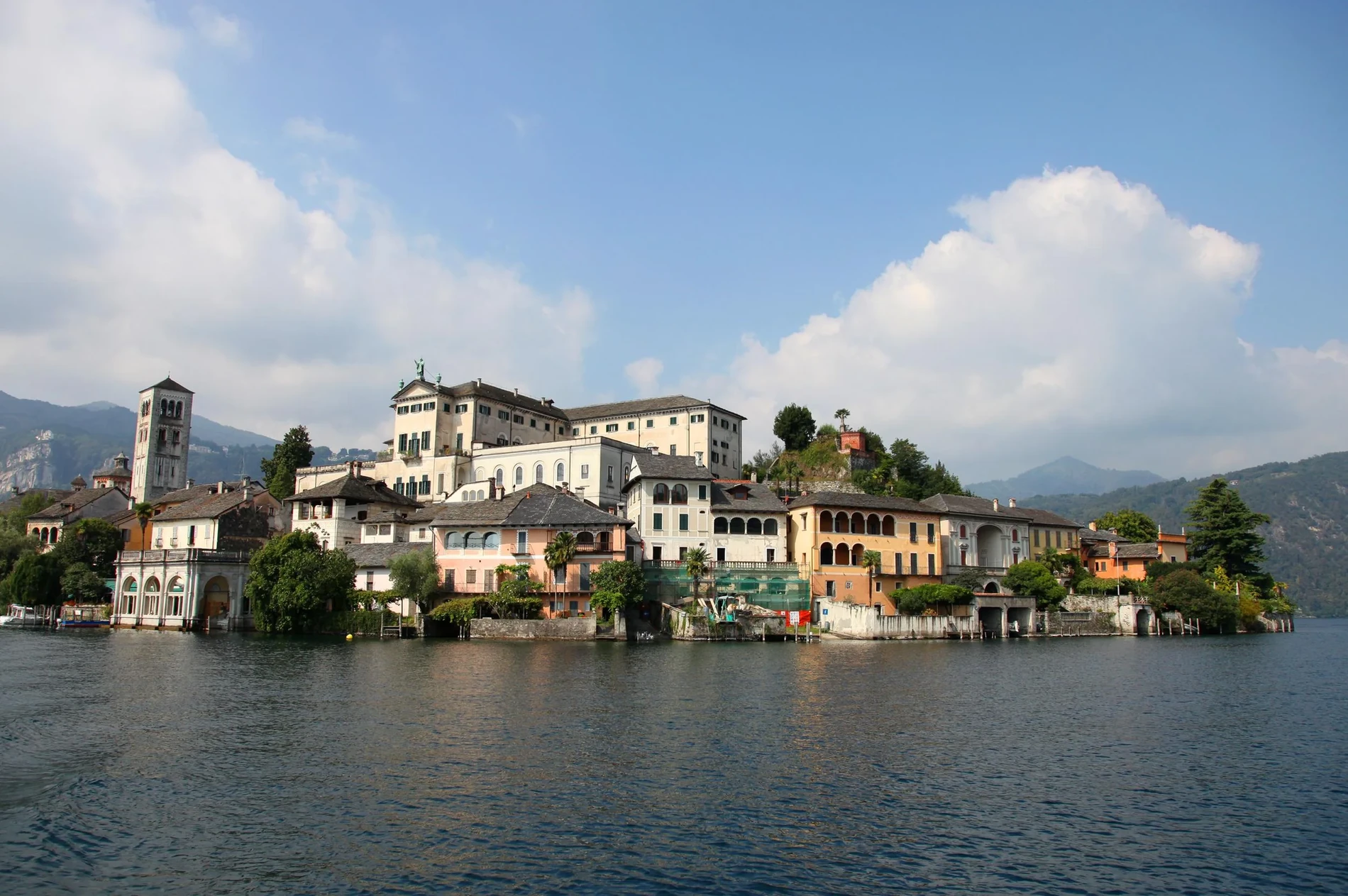 Pettenasco sul Lago d'Orta, borgo tranquillo affacciato sull'acqua