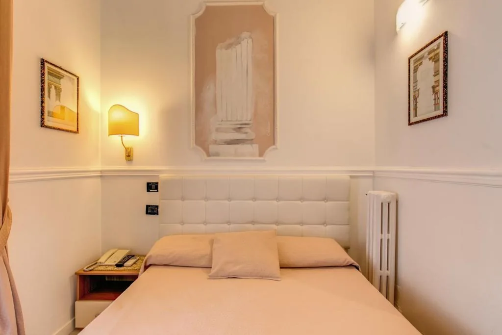 Small Double Room with French Bed — Hotel Martini