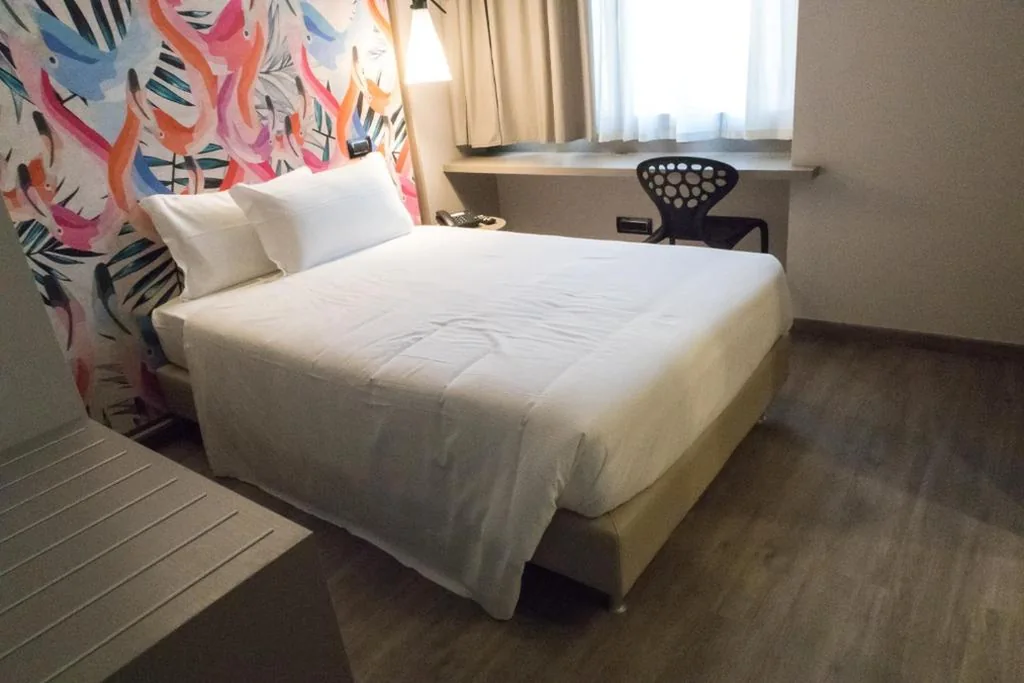 Piccola Camera Matrimoniale con Letto alla Francese — Hotel San Giovanni Roma