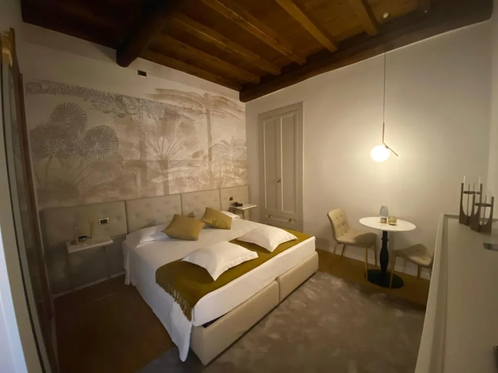 Small Double/Twin Room — Condotti Rooms