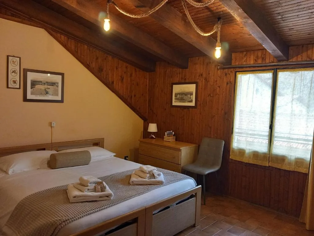 Piccola Camera Matrimoniale/Doppia con Letti Singoli — Hotel Valle Pesio Ristorante