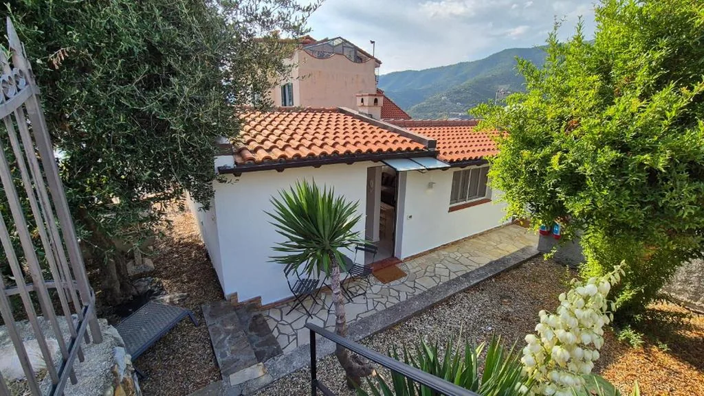 PICCOLA CASA CON GIARDINO — foto 6