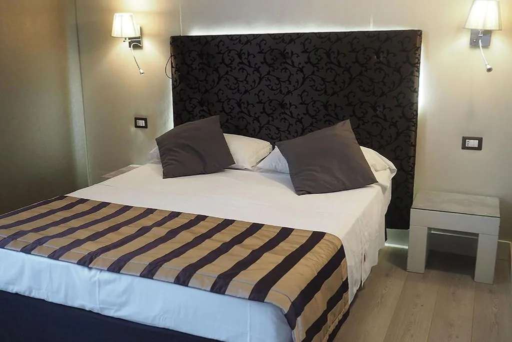 Piccolo di Piazza di Spagna Suites — foto 8