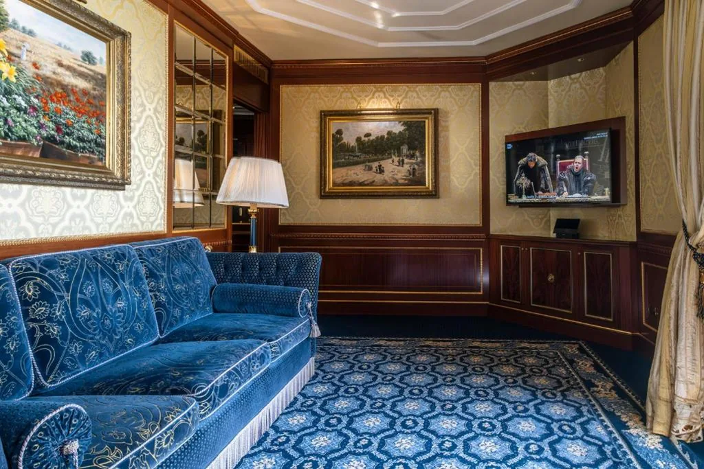 Presidential Suite with Lake View — Grand Hotel Dino