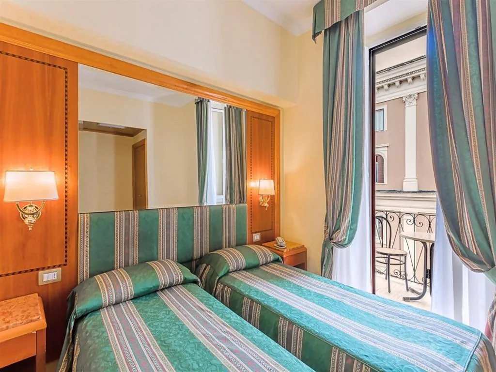 Raeli Hotel Lux
