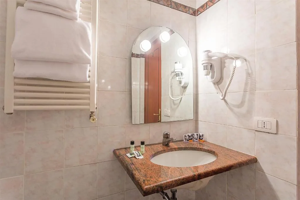Raeli Hotel Lux — foto 3