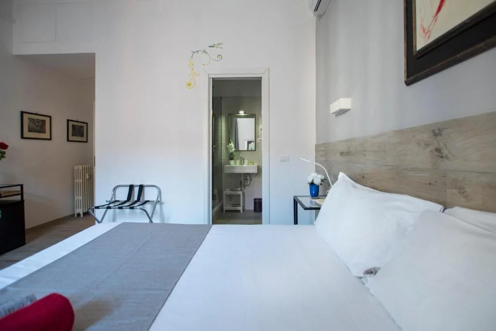 Raffaela’s Suite & Rooms Vatican Guest House
