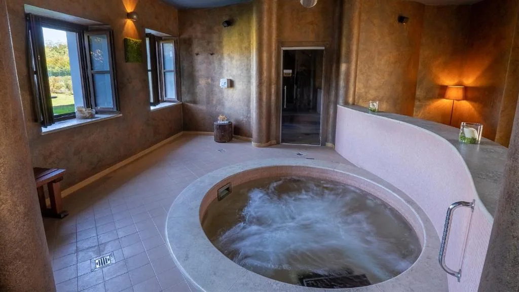 Relais Bella Rosina Pool & Spa