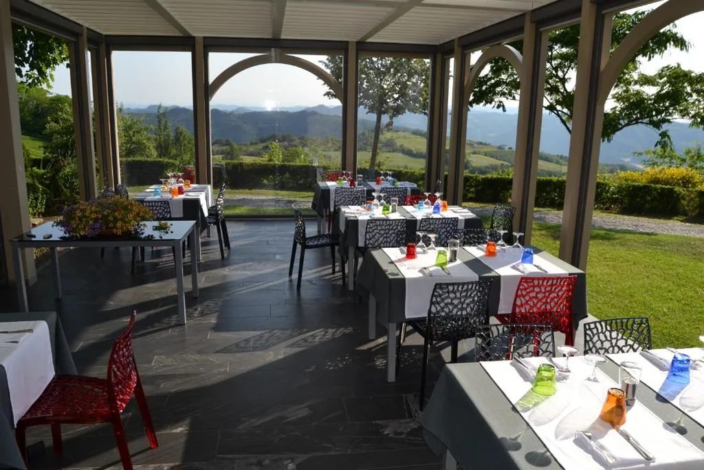 Relais Borgo del Gallo ad Acqui Terme, con piscina e giardino