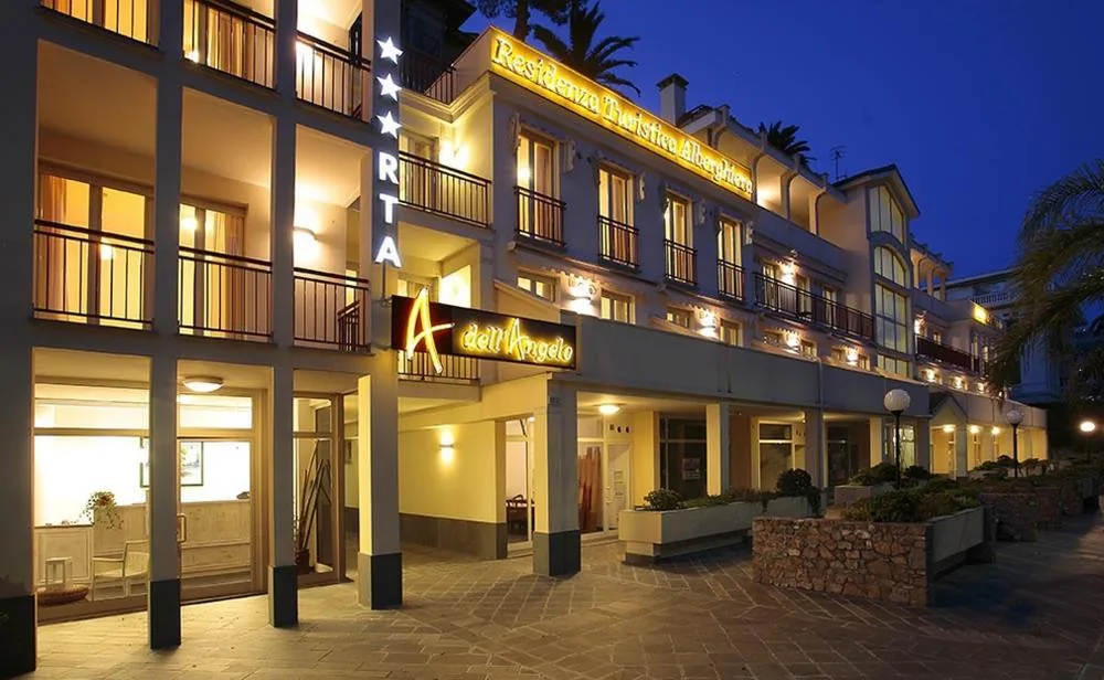 Residence Dell'Angelo a Ospedaletti, aparthotel con piscina e solarium