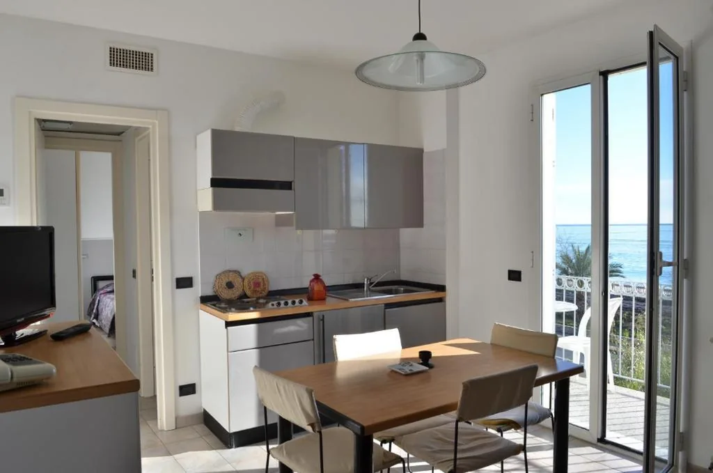 Residence Villa Carmen fronte mare a 50 mt