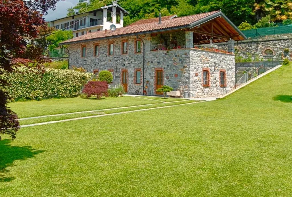 Residenza Jasmine a Verbania, con vasca idromassaggio e terrazza panoramica