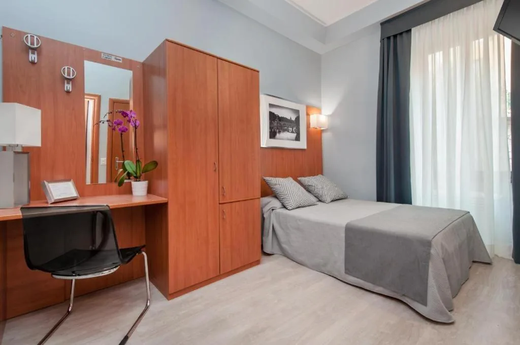 Reyes Suite & Rooms