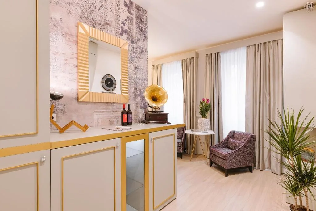 Rhea Silvia Luxury Navona