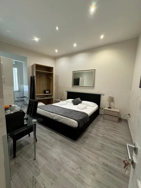RHS Rienzo Suites