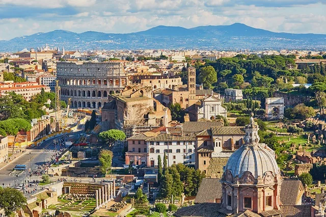 Roma, i Fori e il Colosseo dal rione Monti, il cuore del Lazio