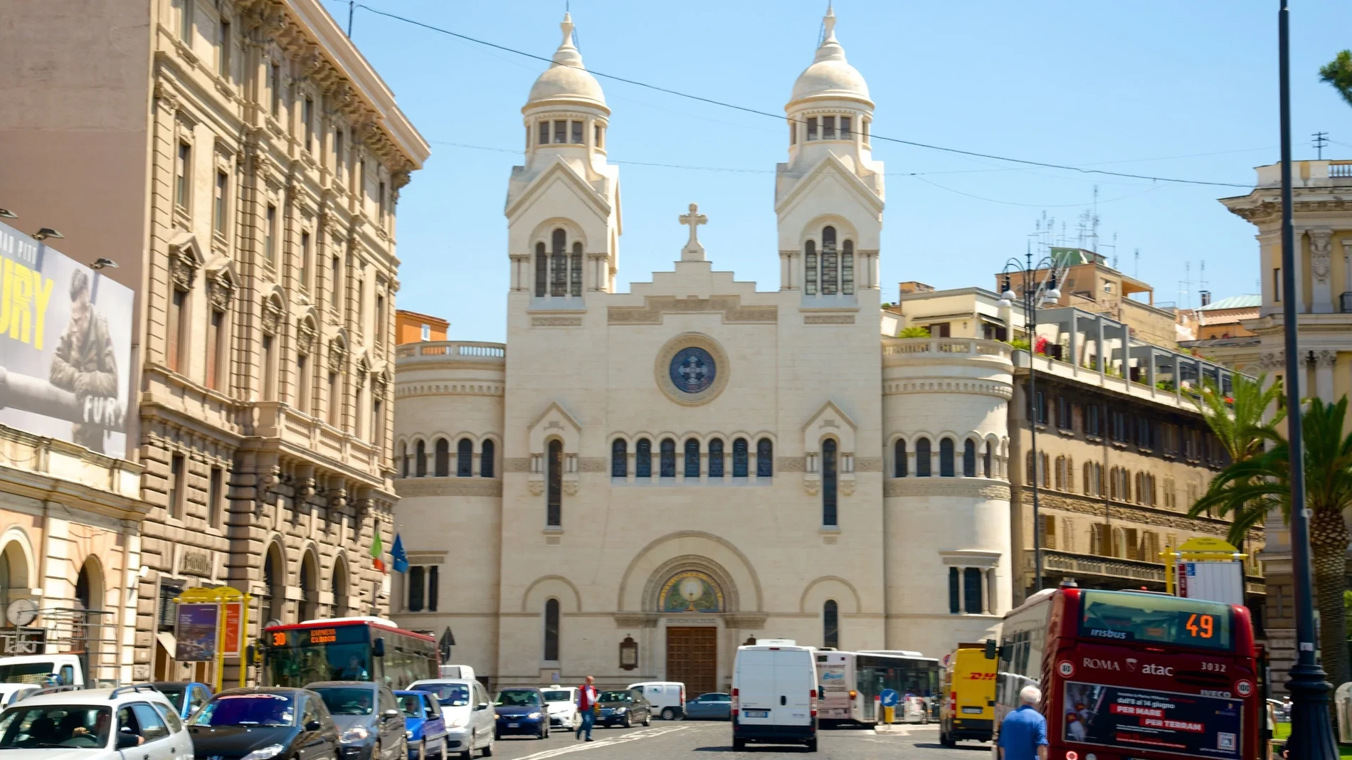 Il quartiere Prati a Roma con i viali eleganti e la cupola di San Pietro, a due passi dal Vaticano