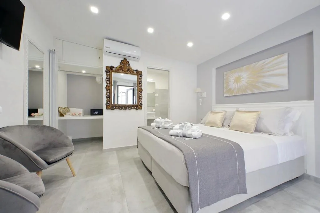Roman Holiday Suites
