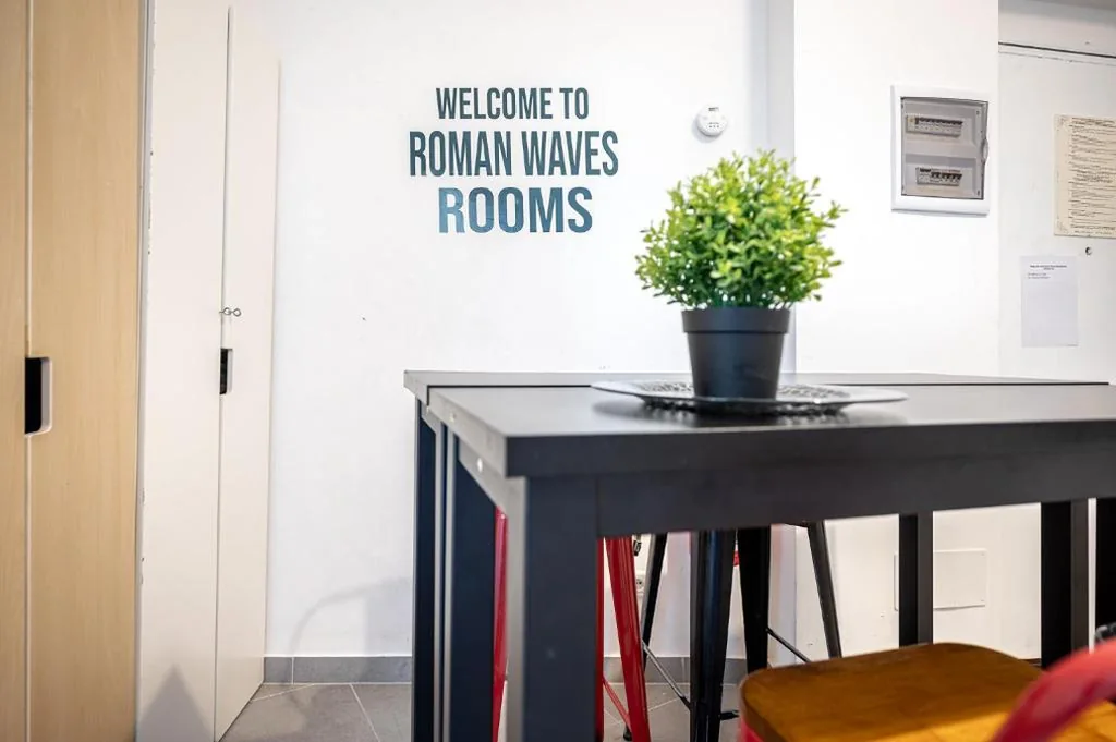 Roman Waves Room – 2 MIN Metro Marconi – 15 MIN Colosseo – A-C & WIFI — foto 8