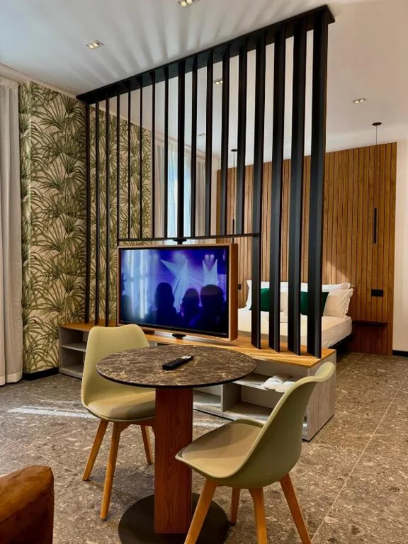 RoomsCarloFeliceStation