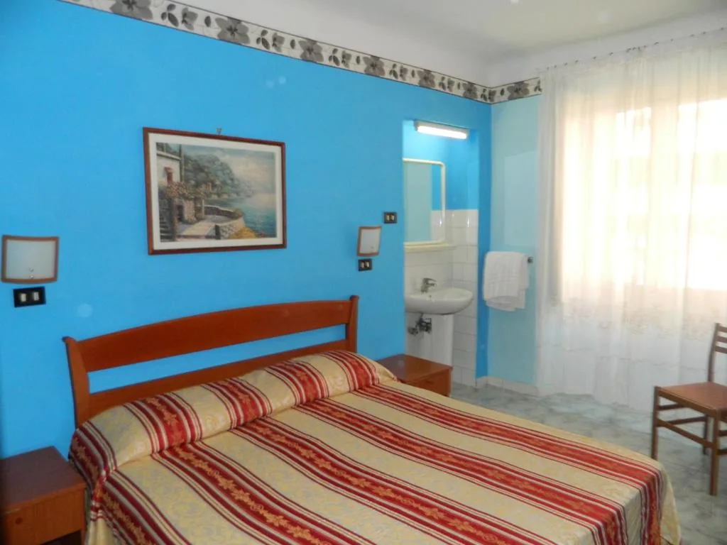 Roxena house
