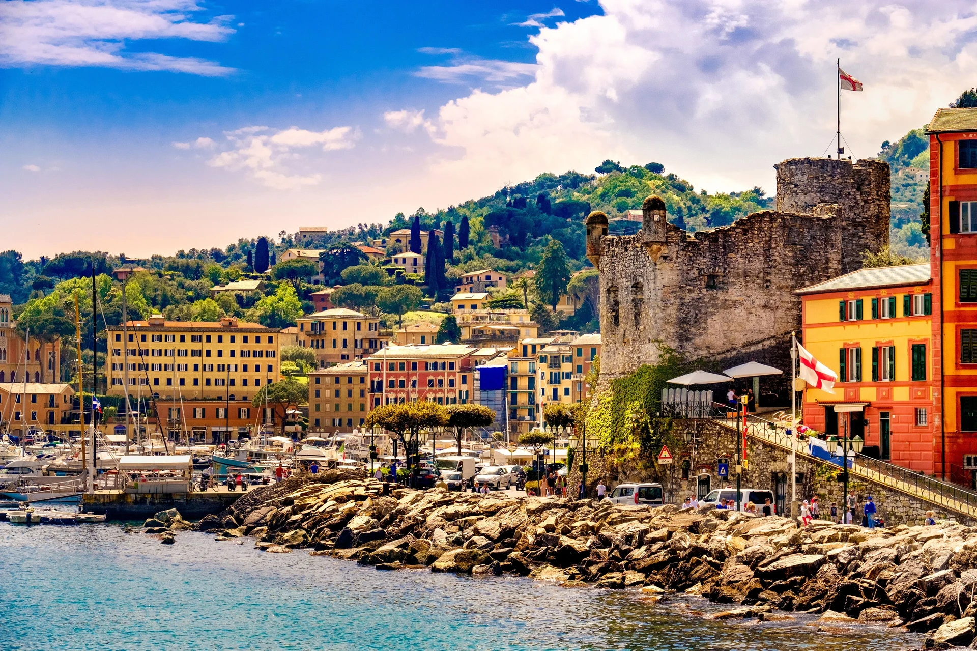 La baia di Santa Margherita Ligure con le ville liberty e le palme sul lungomare