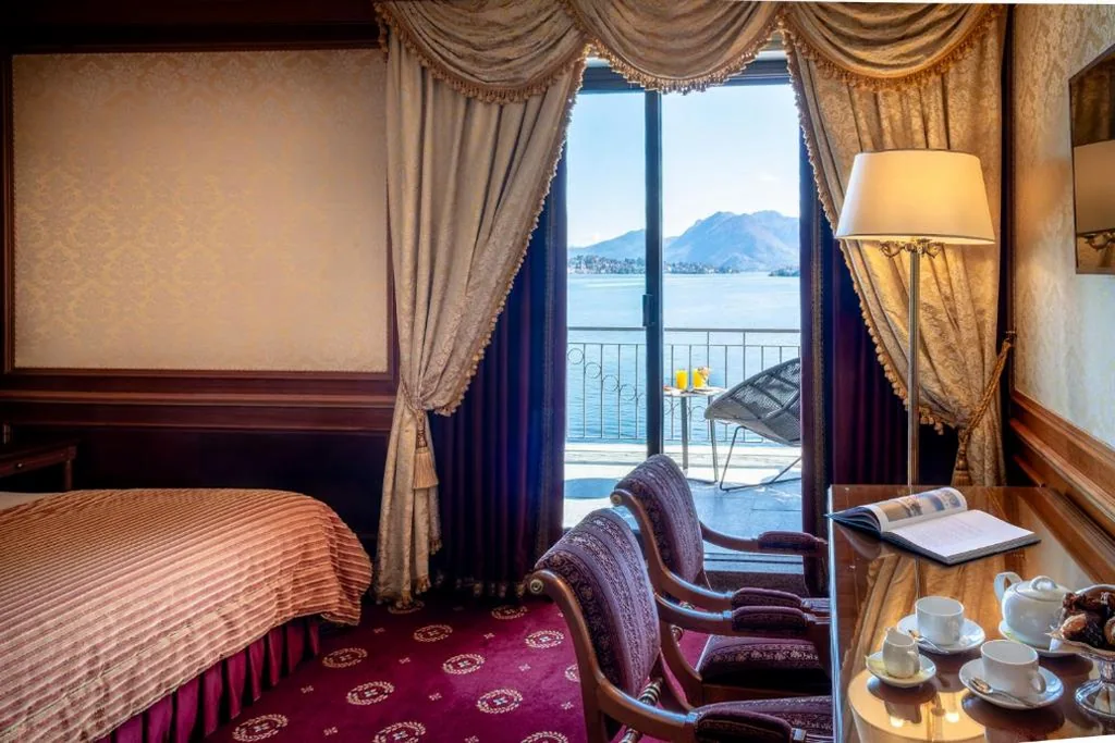 Senior Suite with Lake View — Grand Hotel Dino