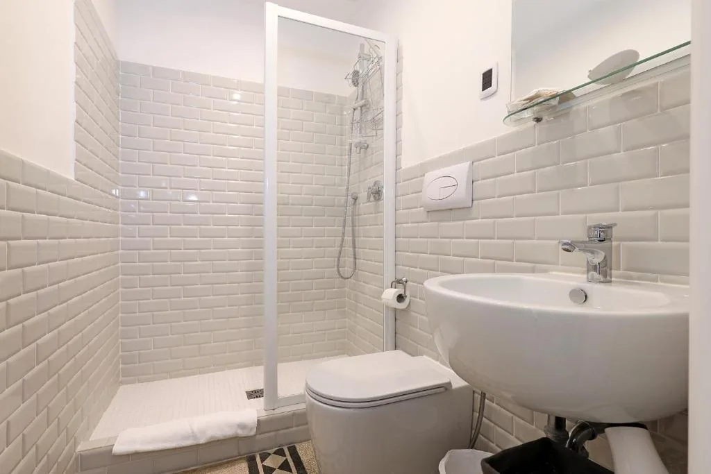 Small Double Room with Garden View and Balcony — Residenza Mazzini
