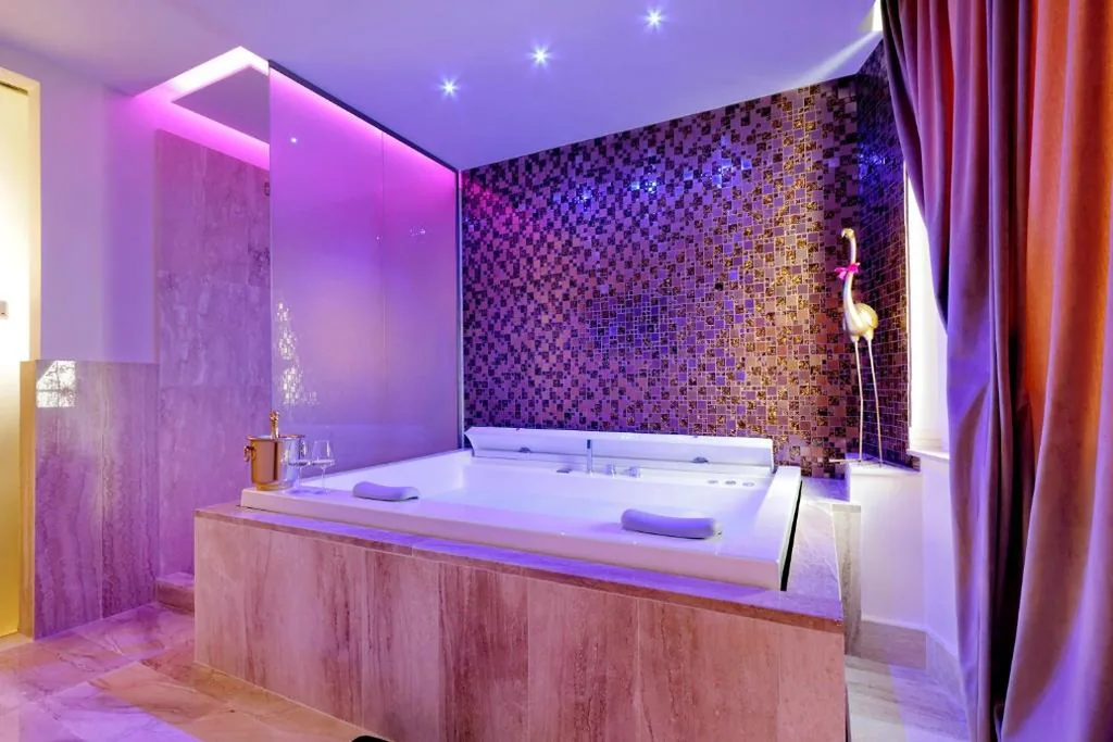 Spanish Diamond Luxury Suites & Jacuzzi — foto 3