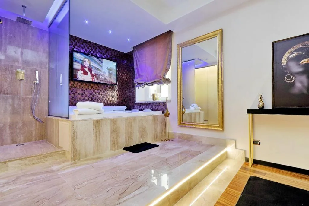 Spanish Diamond Luxury Suites & Jacuzzi — foto 5
