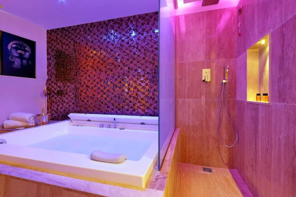 Spanish Diamond Luxury Suites & Jacuzzi — foto 8