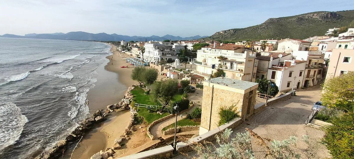 Sperlonga, borgo bianco sul mare della Riviera di Ulisse nel Lazio