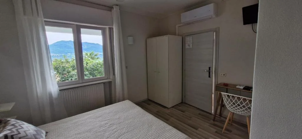 Standard Single Room with Partial Lake View — Hotel Sole