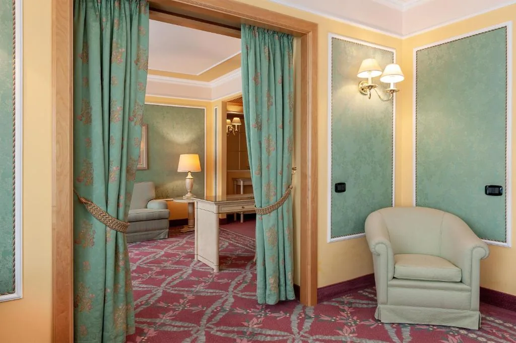 Suite — Agora’ Palace Hotel