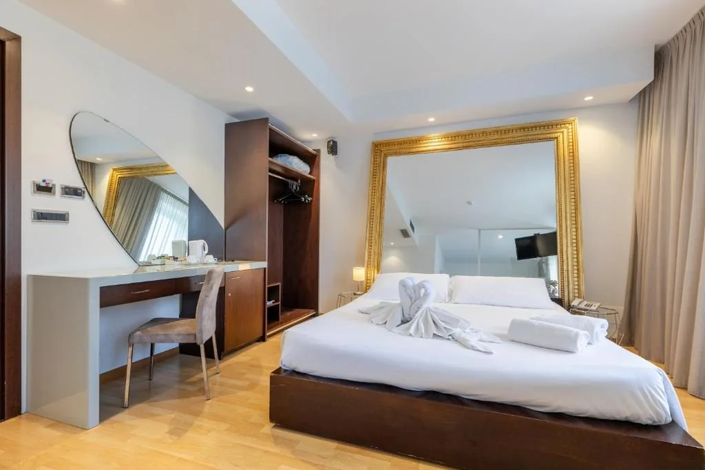 Suite — Aston Hotel