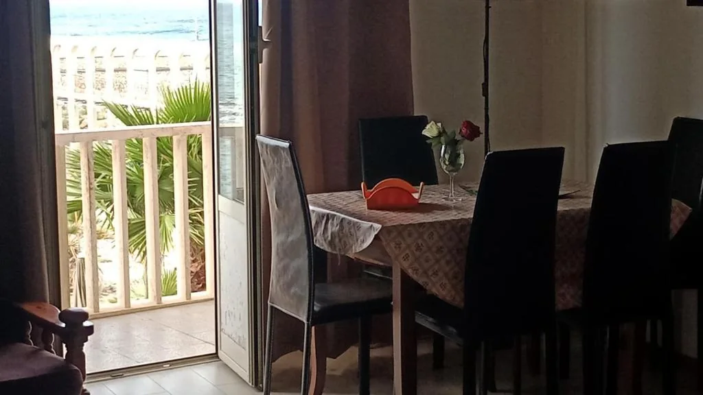Suite beachfront near the station and Port, 5 beds