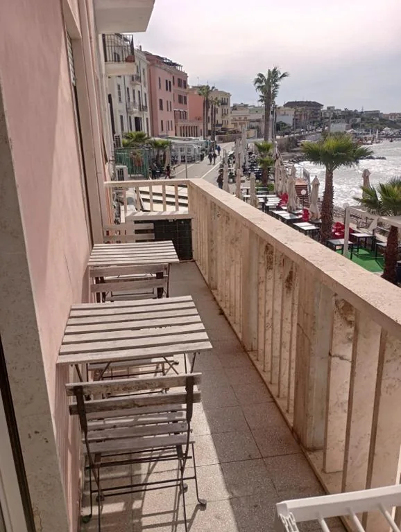 Suite beachfront near the station and Port, 5 beds — foto 3