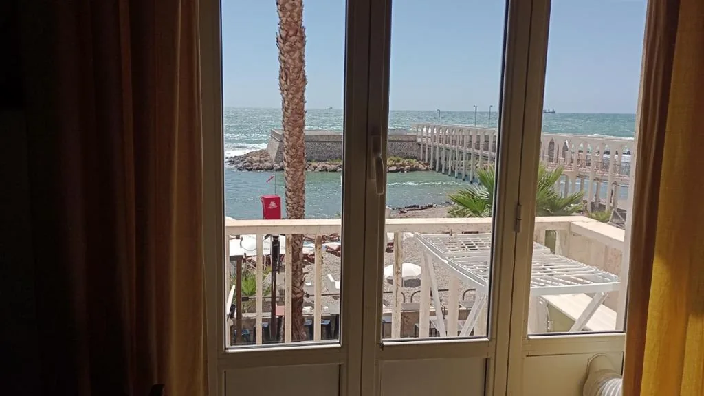 Suite beachfront near the station and Port, 5 beds — foto 5