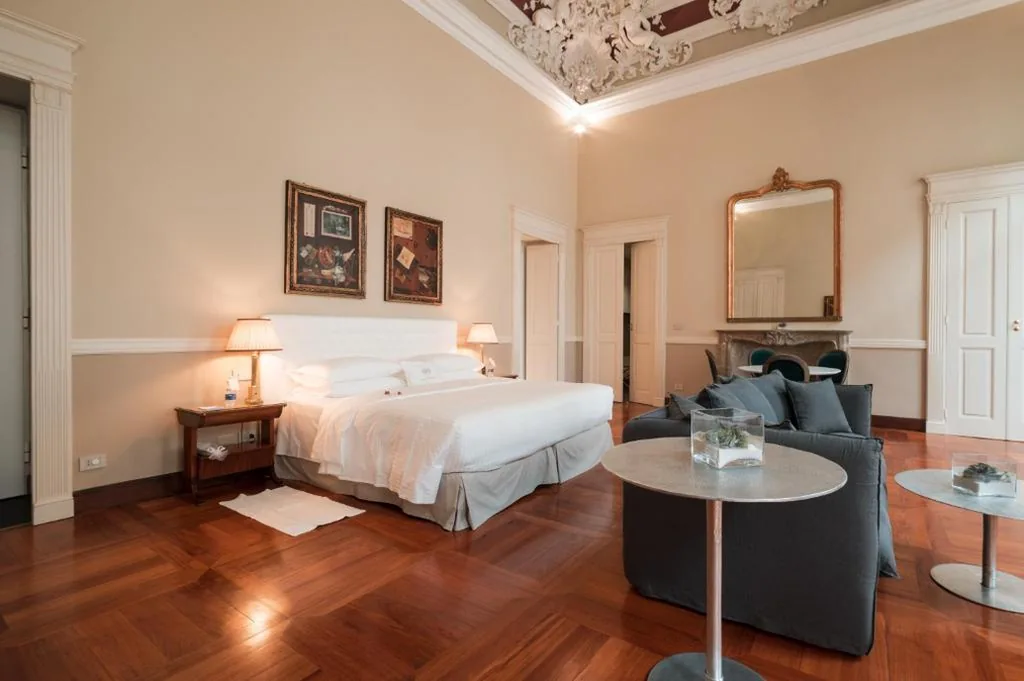 Suite con 1 Camera da Letto — Royal Palace Hotel