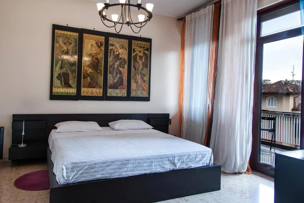 Suite con Balcone e Bagno Privato Esterno — Santa Croce