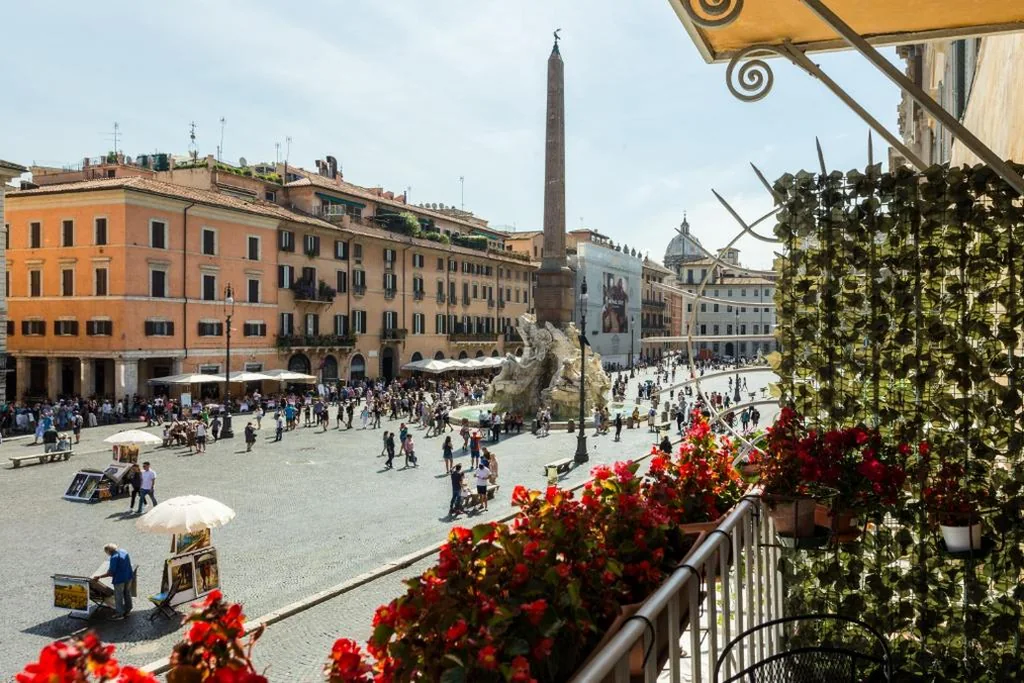 Suite con Balcone e Vista Città — Hub Navona