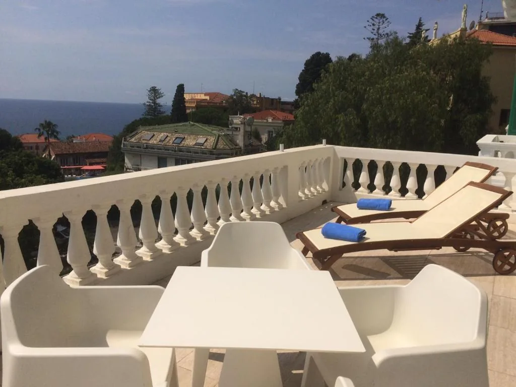 Suite con Terrazza e Vista Mare — Grand Hotel & des Anglais Spa