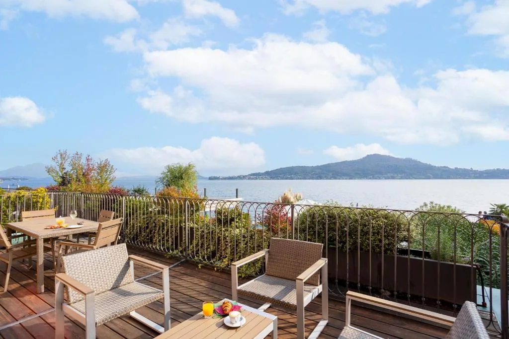 Suite with Private Terrace and Lake View — Resort Antico Verbano