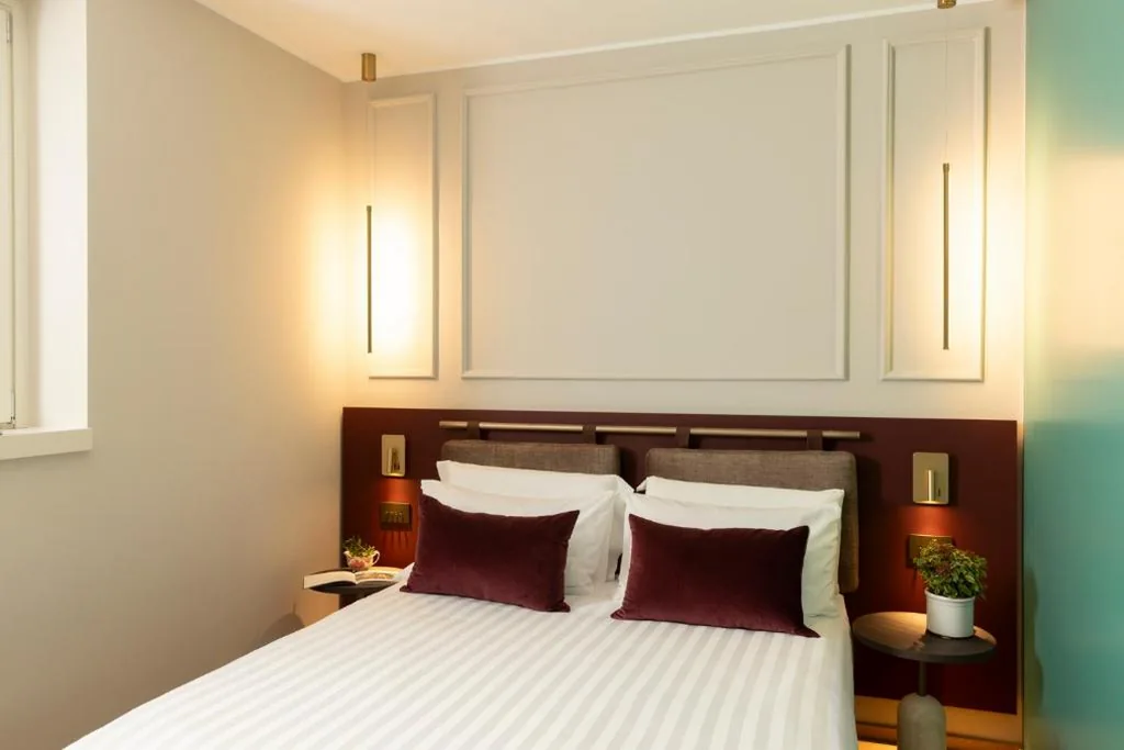 Suite with Hot Tub — Adoro Hotel