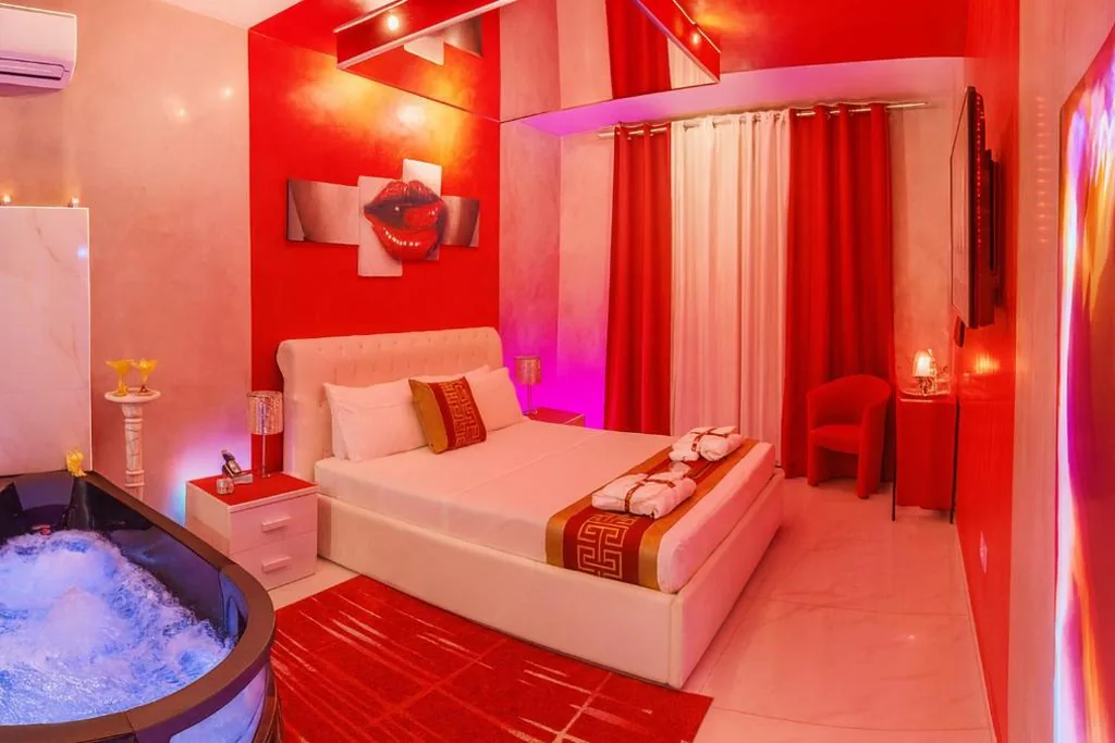 Suite con Vasca Idromassaggio — Bed Cinecitta’