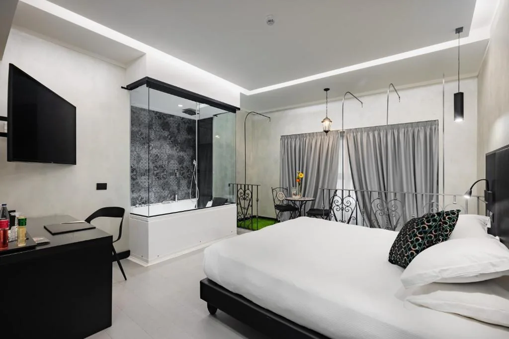 Suite with Whirlpool Bath — Dream Suite Trevi