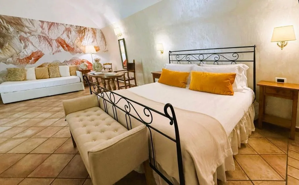 Suite con vasca idromassaggio e accesso al giardino — Le Clarisse Trastevere