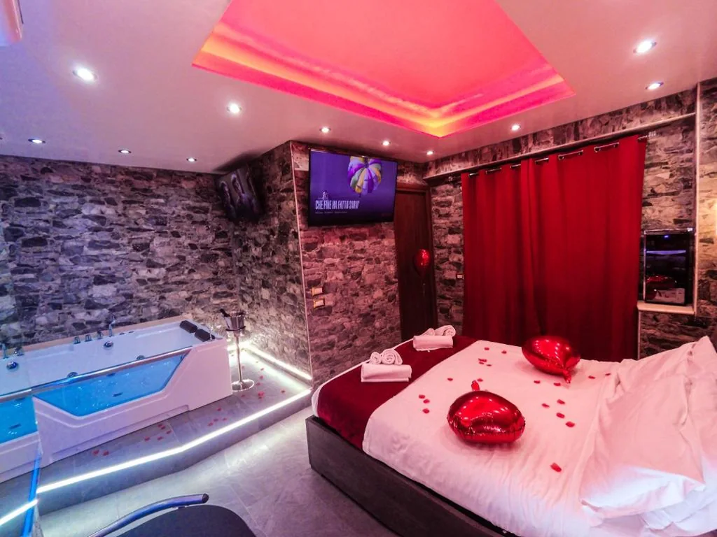 Suite with Hot Tub — Il Gladiatore