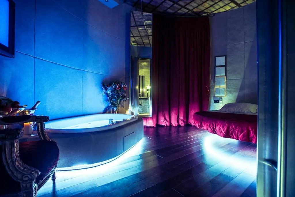 Suite con Vasca Idromassaggio — MDM Guesthouse