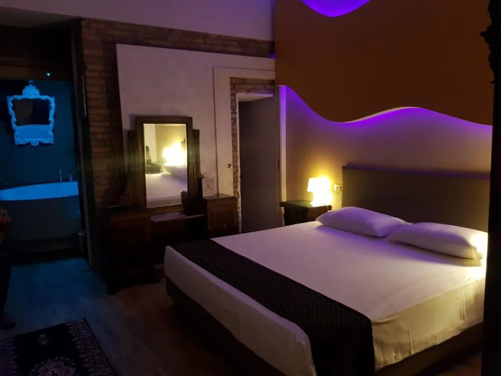 Suite with Whirlpool Bathtub — Nerva Accommodation Cavour